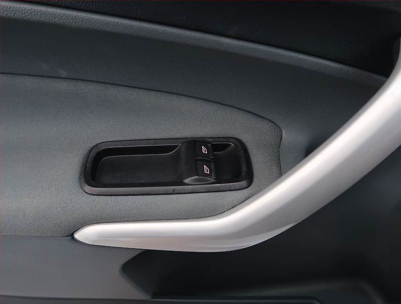 Ford Fiesta (2011) 1.4, Automat, Serv.kniha - fotka 17 z 18