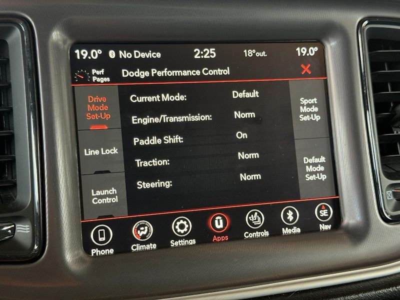Dodge Challenger 5,7 L V8 HEMI - fotka 13 z 28