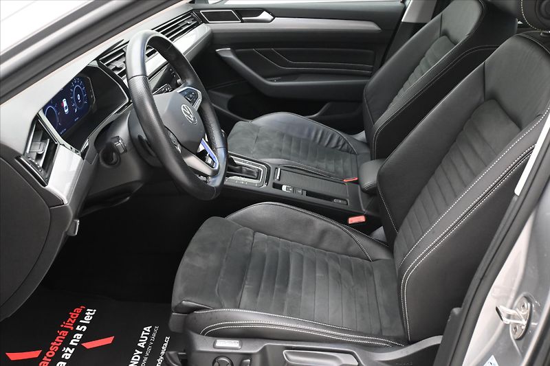 Volkswagen Passat 1,4 TSI GTE 160 kW DSG Highlin - fotka 13 z 32