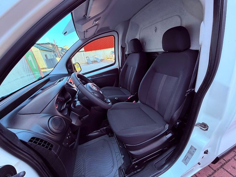 Fiat Fiorino 1.4 LPG, Klimatizace - fotka 11 z 19