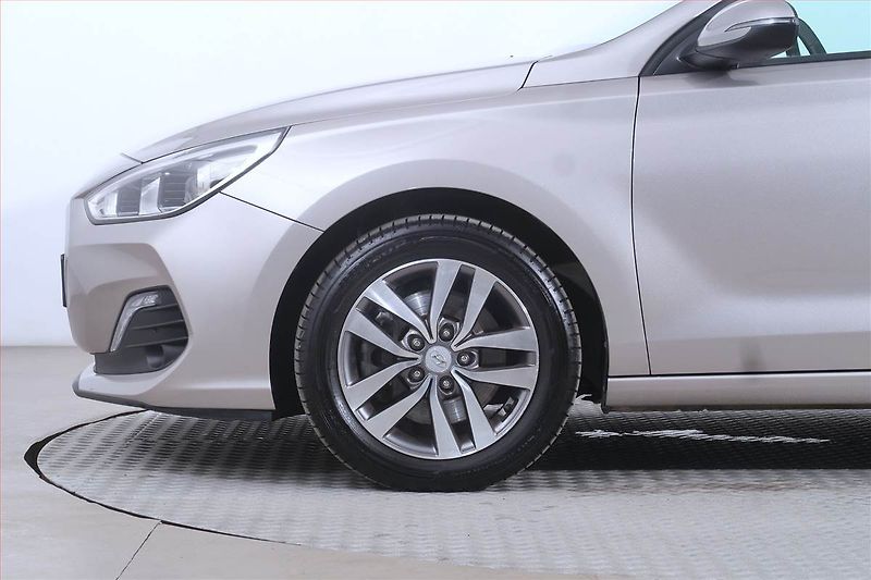 Hyundai i30 (2020) Family Comfort 1.6 CRDi - fotka 14 z 20