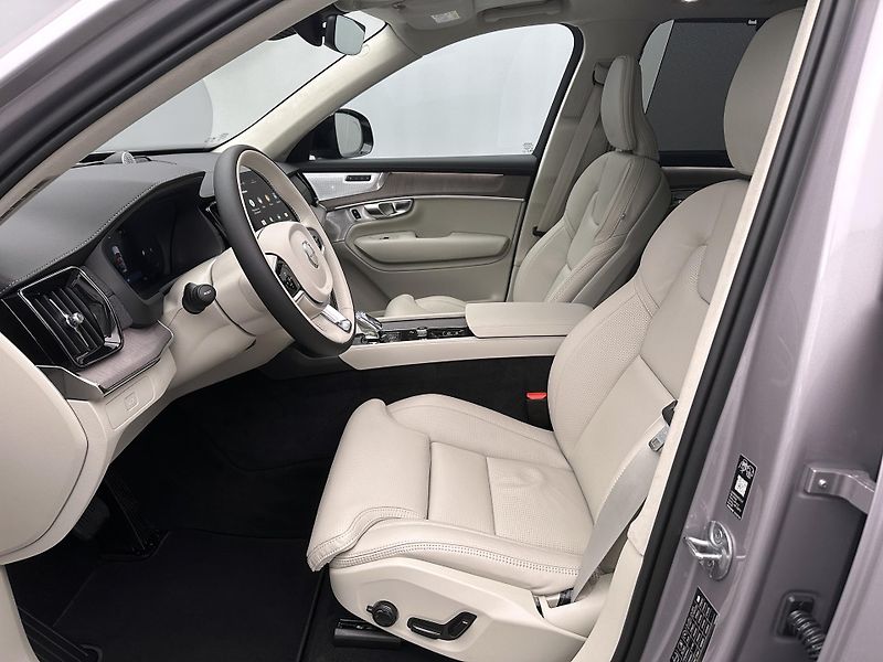 Volvo XC90 (2026) B5 AWD AUT DARK ULTRA 7 míst - fotka 3 z 25