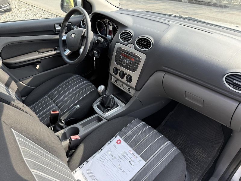 Ford Focus 1.6i 74 KW ALU PEKNY STAV. - fotka 9 z 12