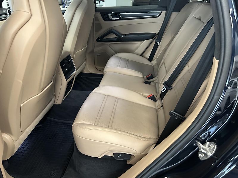 Porsche Cayenne (2023) 4.0 GTS VZDUCH SPORT CHRONO - fotka 22 z 32