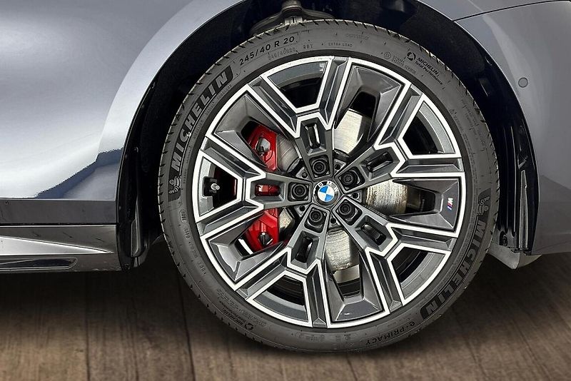 BMW Řada 5 540d xDrive Touring - fotka 5 z 21