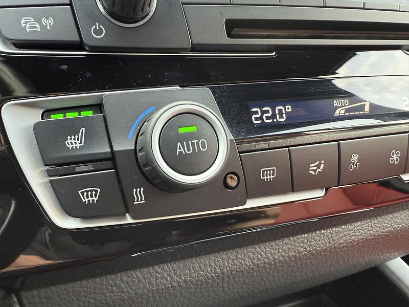 BMW Řada 1 M135i xDRIVE NAVI H/K LED KŮŽE - fotka 30 z 43