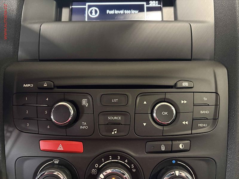 Citroën C4 (2016) 1.6HDi, ČR, AC, park.asist - fotka 14 z 16