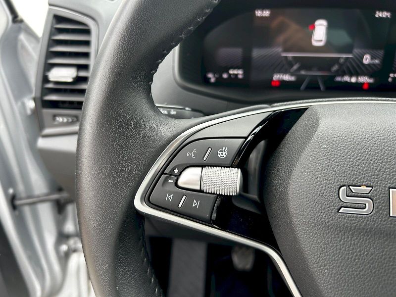 Škoda Karoq (2025) 2.0 TDI 85kW MP6 Selection - fotka 8 z 33