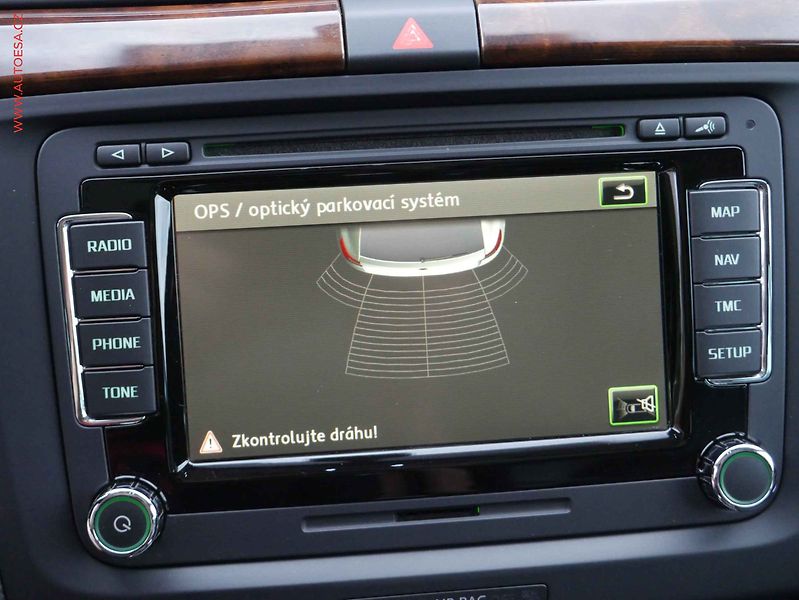 Škoda Superb (2014) 2.0 TDi 4x4, DSG, panor, navi - fotka 12 z 19