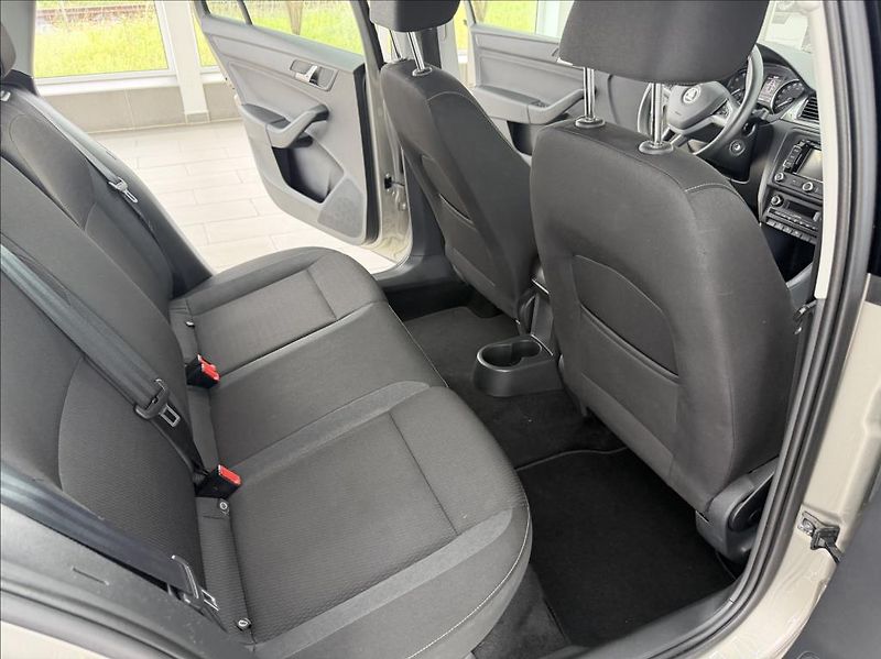 Škoda Rapid 1,2 TSI NAVI,Climatronic - fotka 23 z 28