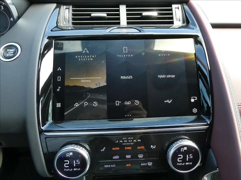 Jaguar E-Pace 2,0 D165,R-Dyn SE,1.maj,ČR,zár - fotka 26 z 38