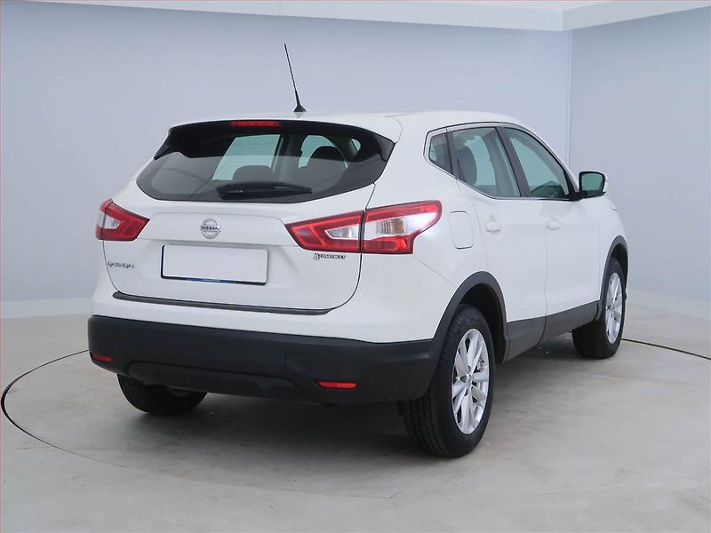 Nissan Qashqai (2015) Acenta 1.2 DIG-T, ČR,1.maj - fotka 5 z 17