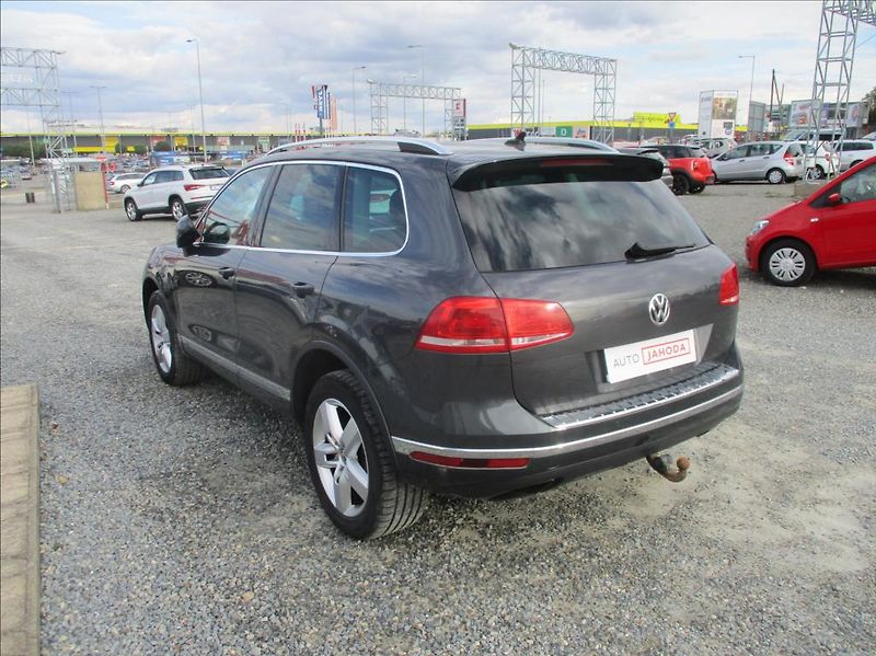 Volkswagen Touareg 3,0 TDI, DSG,servis,el.tažné - fotka 8 z 30