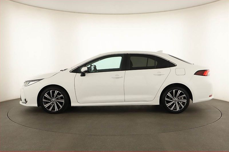 Toyota Corolla (2023) 1.5 VVT-i - fotka 3 z 15