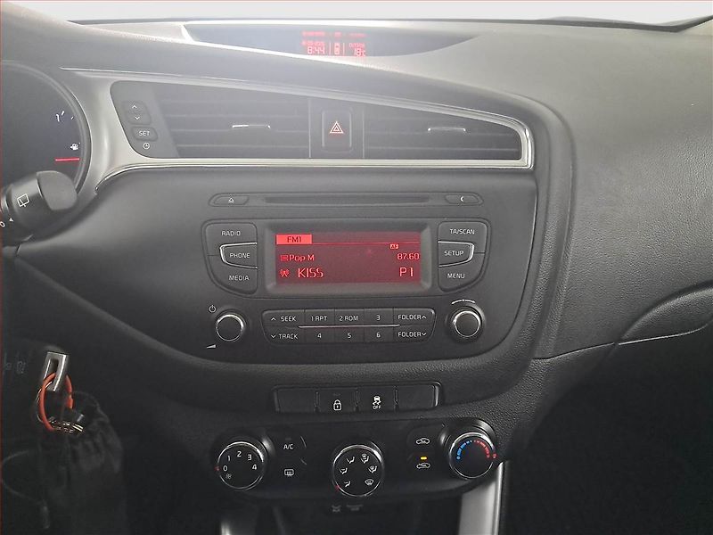 Kia Ceed (2016) 1.6 GDI, Serv.kniha, Tempomat - fotka 12 z 14