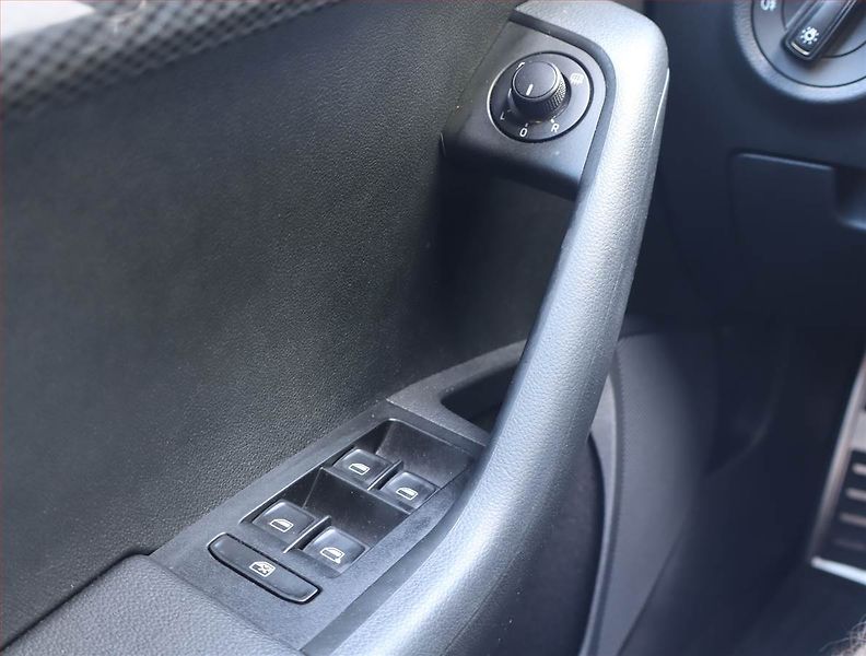 Škoda Octavia (2015) RS 2.0 TDI, Automat, Kůže - fotka 19 z 19