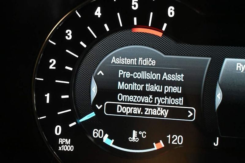Ford Mondeo (2021) 2.0 ST-LINE 140 KW LED ACC 8AT - fotka 30 z 38
