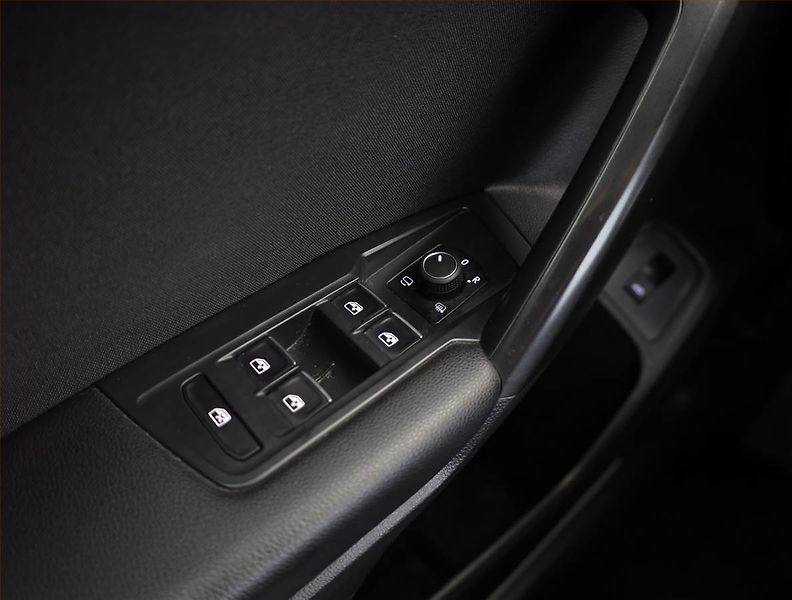 Volkswagen Tiguan (2022) Elegance 2.0 TDI, digi klima - fotka 14 z 21