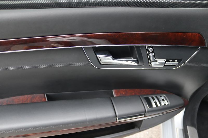 Mercedes-Benz Třídy S S 600 L 5.5 V12 AMG 380kW - fotka 38 z 50