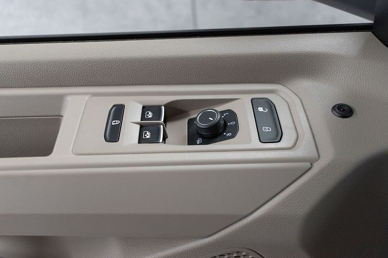 Volkswagen Multivan 2.0 TDI EDITION*TAŽNÉ*DPH*ČR 1 - fotka 16 z 42