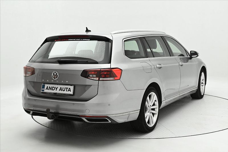Volkswagen Passat 2,0 TDI 140 kW DSG ELEGANCE Zá - fotka 5 z 32