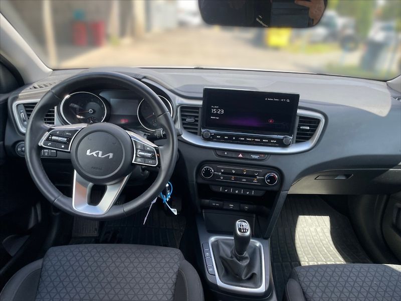 Kia Ceed 1,5 T-GDI 103 Spin - fotka 9 z 11