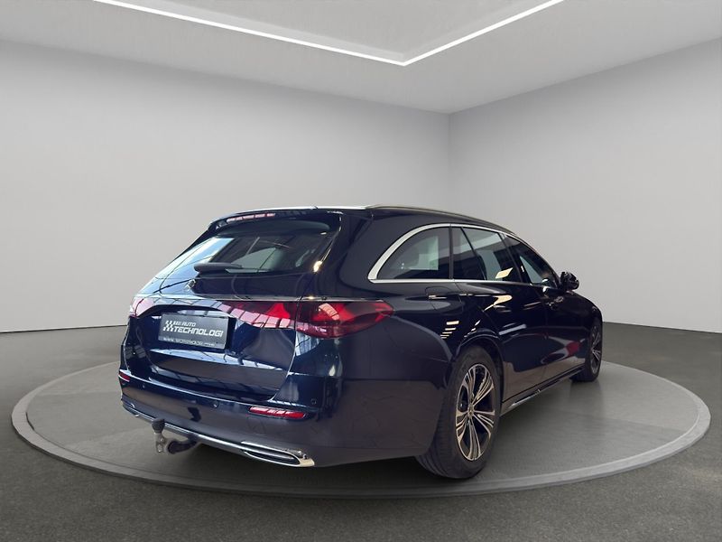 Mercedes-Benz Třídy E (2024) E 220 d kombi - fotka 5 z 20