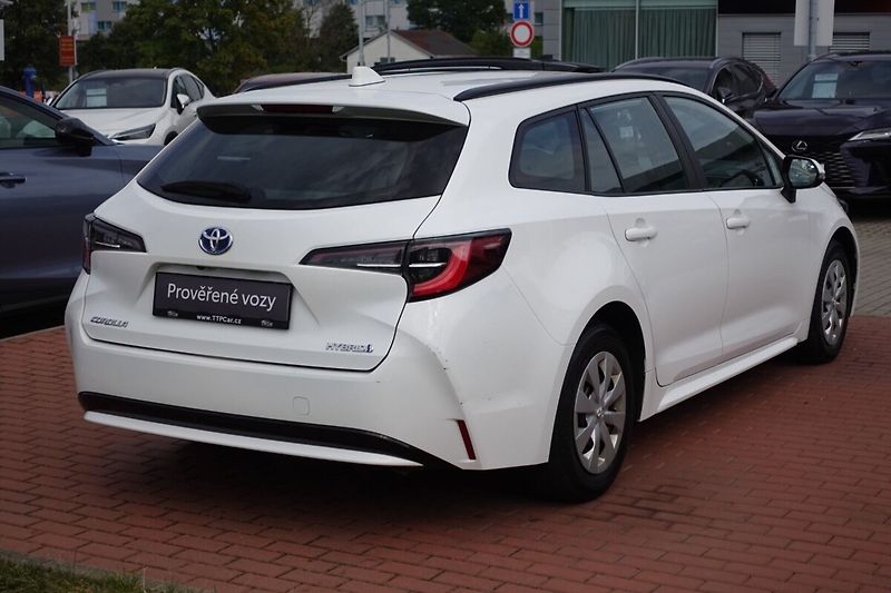 Toyota Corolla 1,8 HEV Active Business TS - fotka 4 z 28