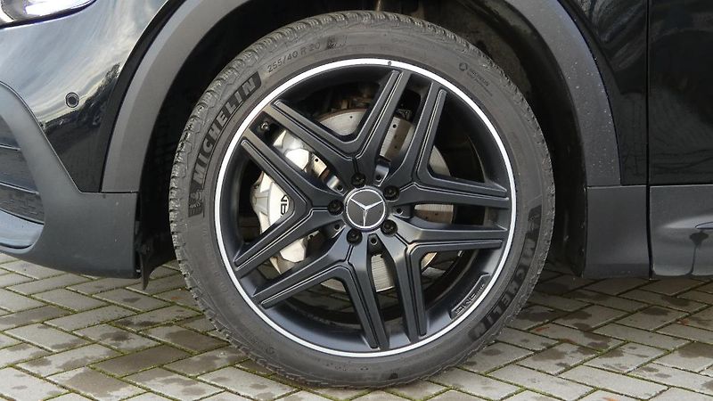 Mercedes-Benz GLB 35 4MATIC AMG - fotka 23 z 23