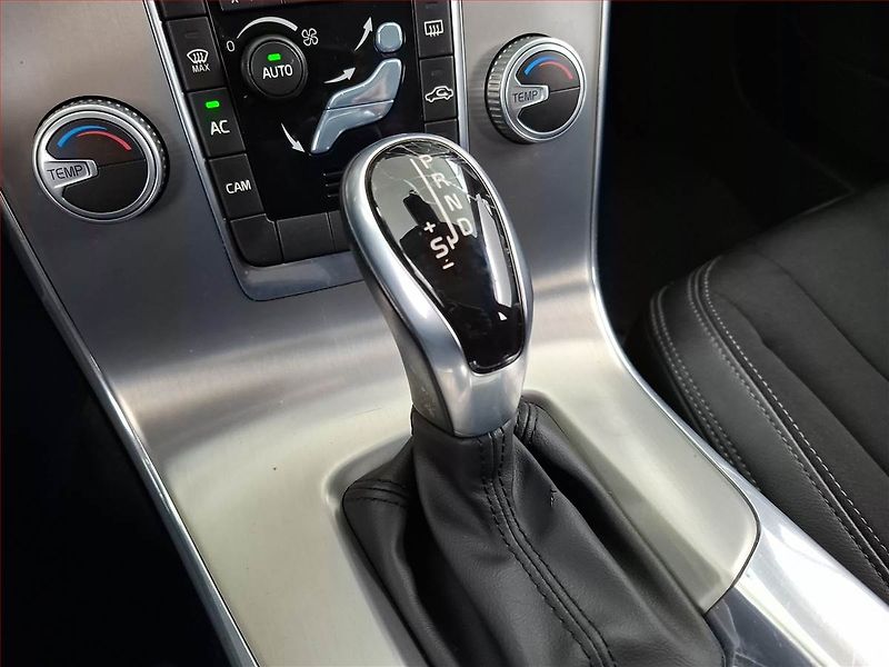 Volvo V60 (2017) D3 2.0, Automat, Xenony - fotka 16 z 20