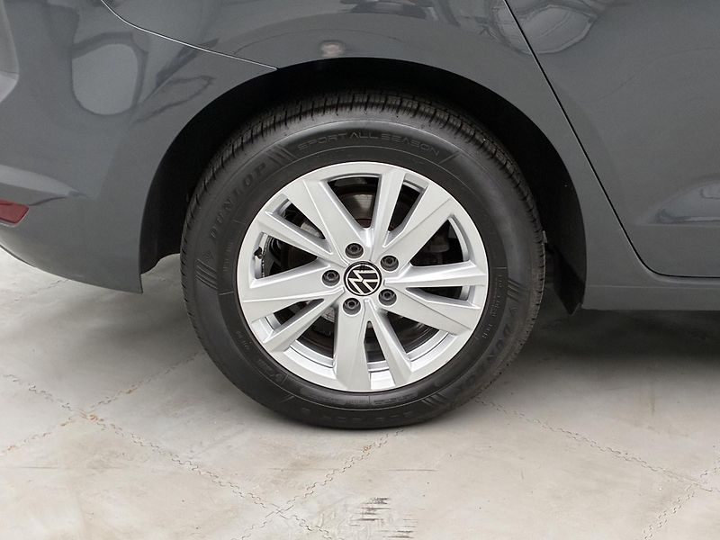 Volkswagen Touran 2,0 TDI DSG Panorama 1.Maj. - fotka 25 z 32