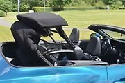 Ford Mustang Convertible - střecha se hýbe díky elektromotorům,
