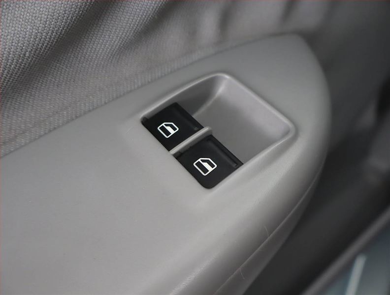 Škoda Octavia (2010) Ambiente 1.6 TDI, Serv.kniha - fotka 15 z 17