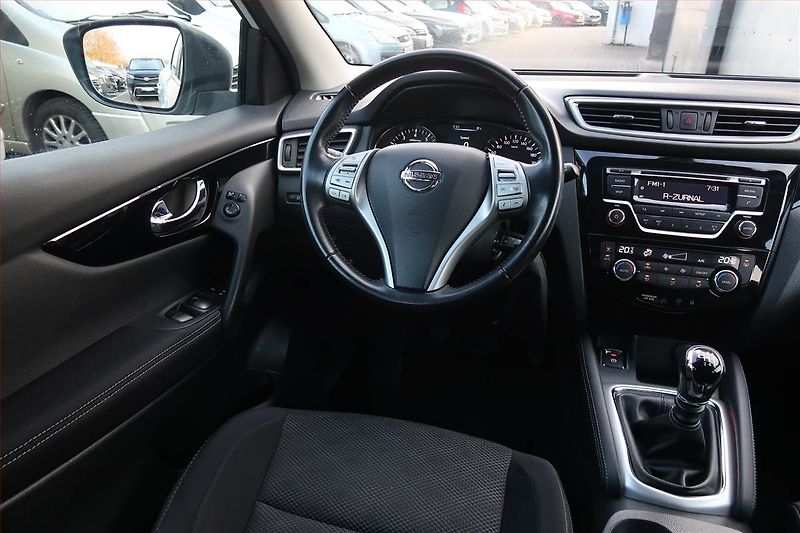 Nissan Qashqai (2017) 1.2 DIG-T, ČR,1.maj - fotka 7 z 17