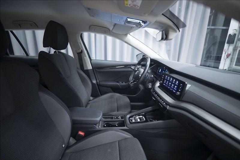 Škoda Octavia 2,0 TDI DSG VÝHŘEV 1. MAJ ČR - fotka 8 z 41