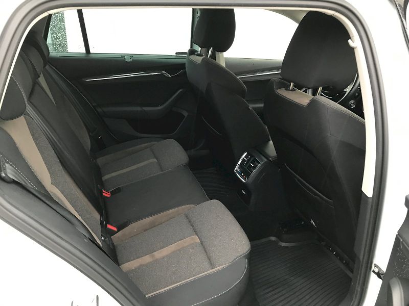 Škoda Octavia (2022) COM SCO TD 110/2.0 A7F - fotka 15 z 29