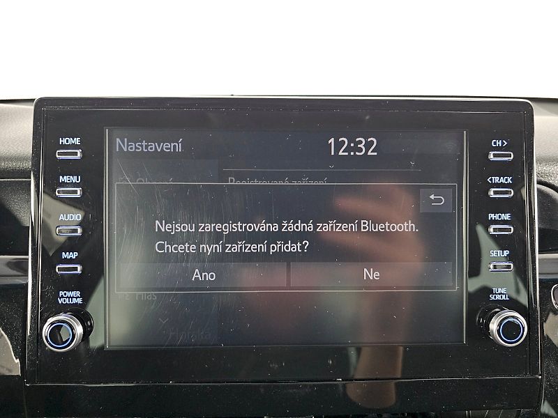 Toyota Camry (2023) 2.5HEV 218k PRESTIGE - fotka 19 z 32