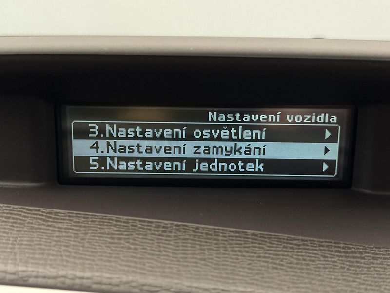 Volvo XC60 D4 AWD SUMMUM AUT CZ - fotka 33 z 45