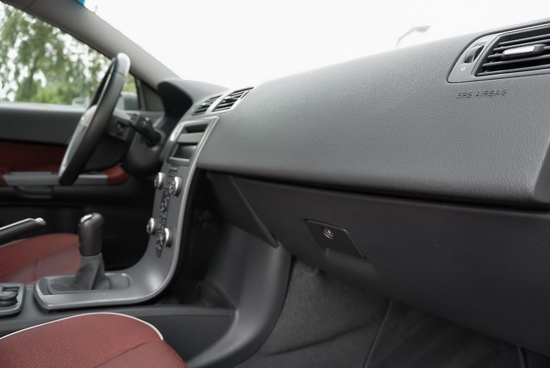 Volvo C30 1.6 16V Kinetic - fotka 35 z 36