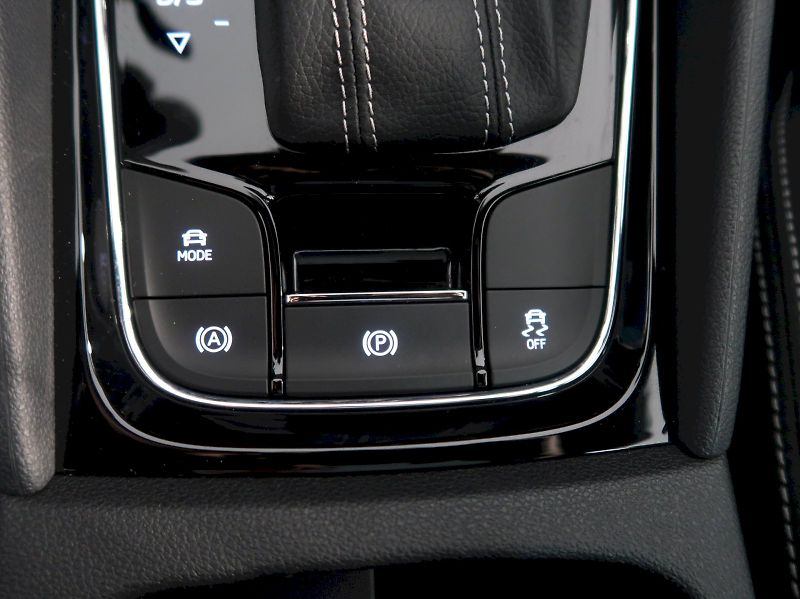 Škoda Karoq (2026) SPORTLINE 2.0TDI 110KW 4x4 DSG - fotka 37 z 46
