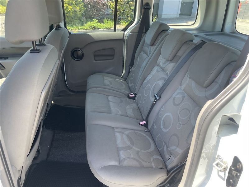 Renault Kangoo 1,5 dci 78kw Tažné Klima ESP b - fotka 9 z 33