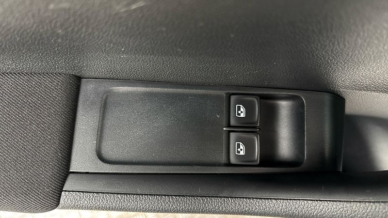 Škoda Fabia 1.0 TSI Ambition Combi - fotka 21 z 23