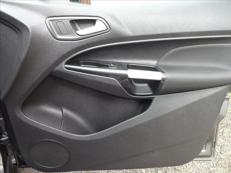 Ford Tourneo Connect 1.0 ECOBOOST TITANIUM - fotka 30 z 49