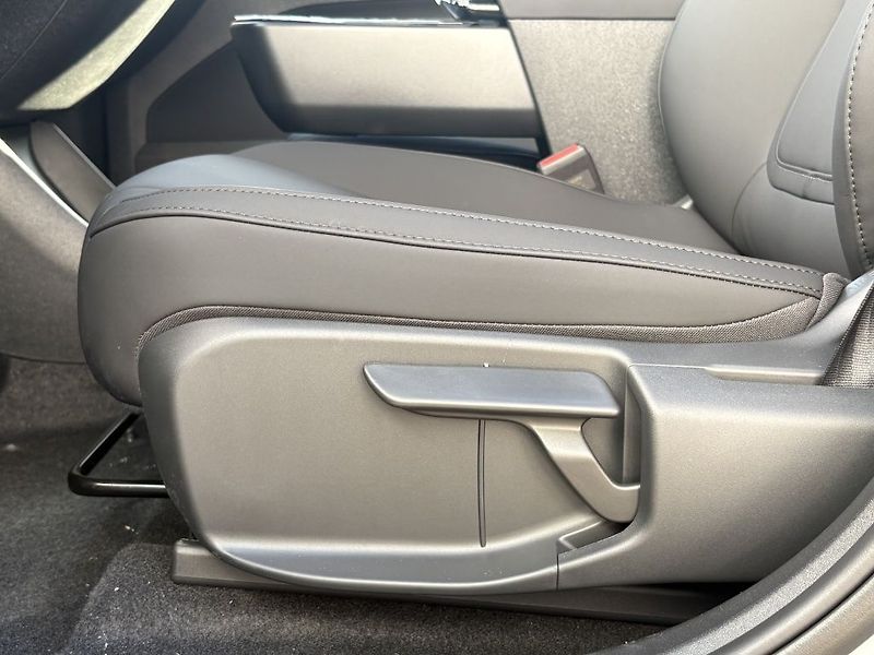 Volvo EX30 PLUS P5 Long Range Electric 20 - fotka 23 z 25