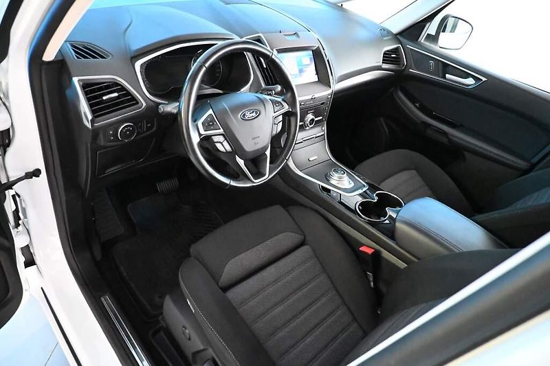 Ford S-MAX (2022) 2.0 7 Míst 140 KW LED SONY ACC - fotka 12 z 41