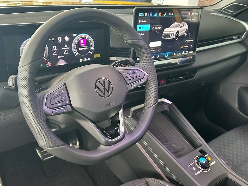 Volkswagen T-Roc (2026) 1,5 eTSI 7DSG R-Line - fotka 13 z 35