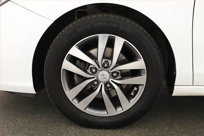 Hyundai i30 (2019) Comfort 1.0 T-GDI, ČR,1.maj - fotka 18 z 18
