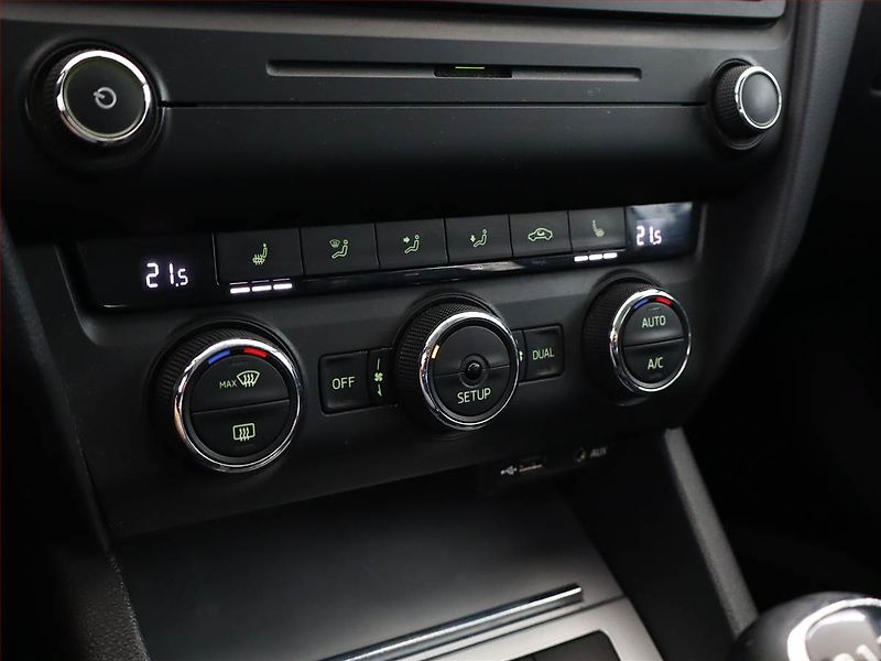 Škoda Octavia (2014) Elegance 1.6 TDI, Serv.kniha - fotka 13 z 14