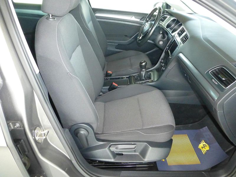Volkswagen Golf (2014) 1,6TDI*NAVI*DIGI**ALU**PARK.S - fotka 18 z 24