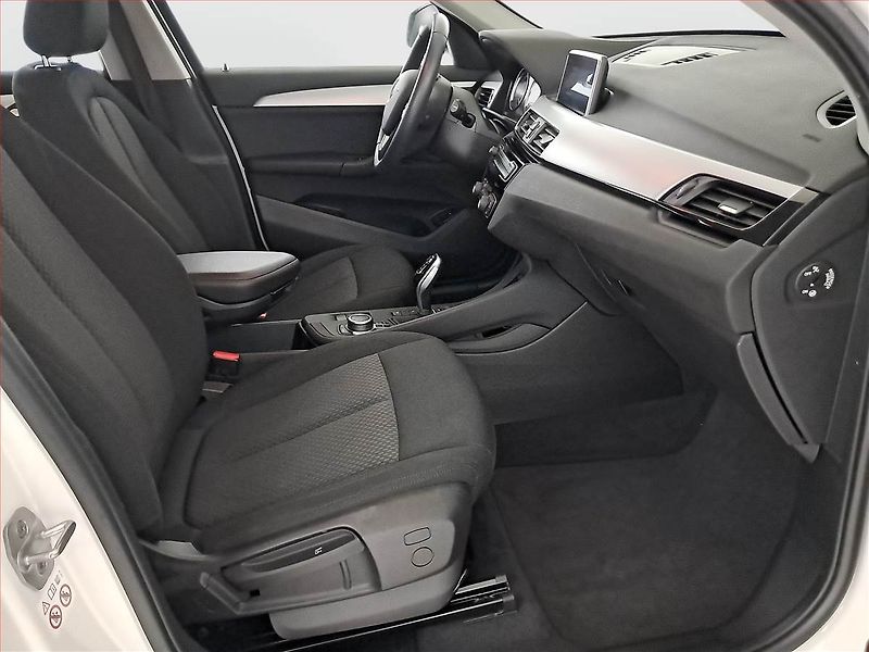 BMW X1 (2022) xDrive20i - fotka 9 z 17